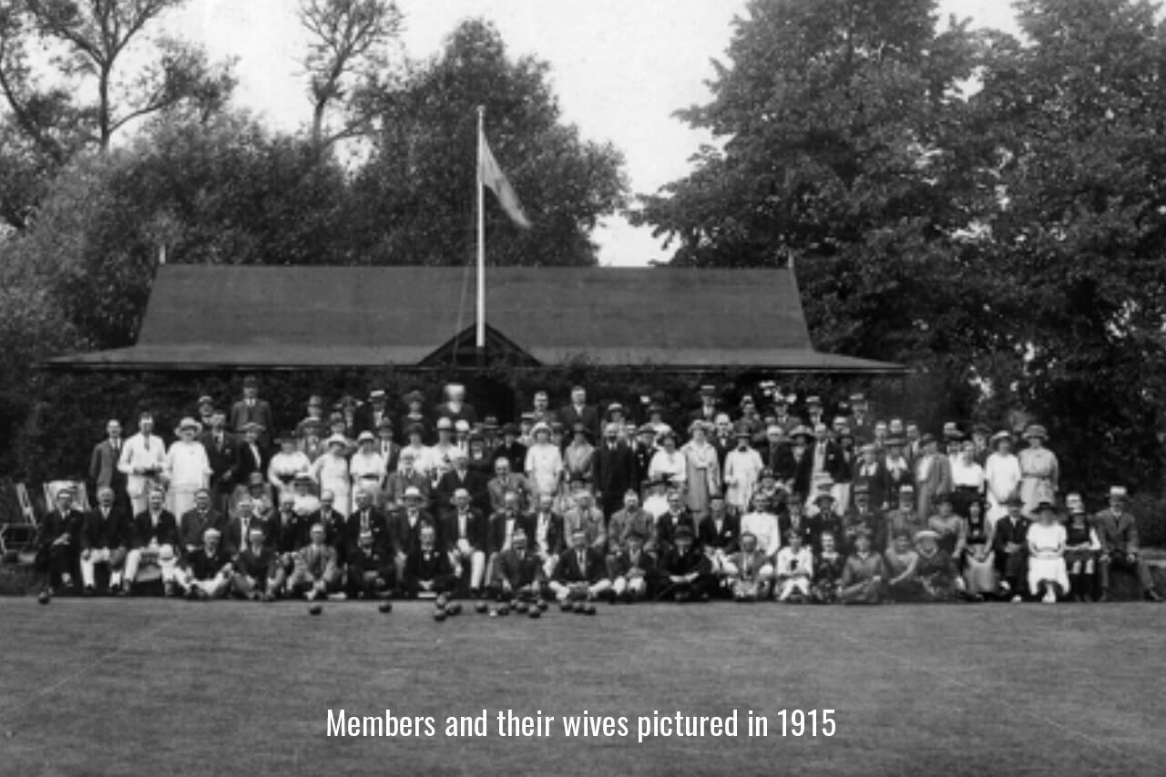 Members and their wives pictured in 1915